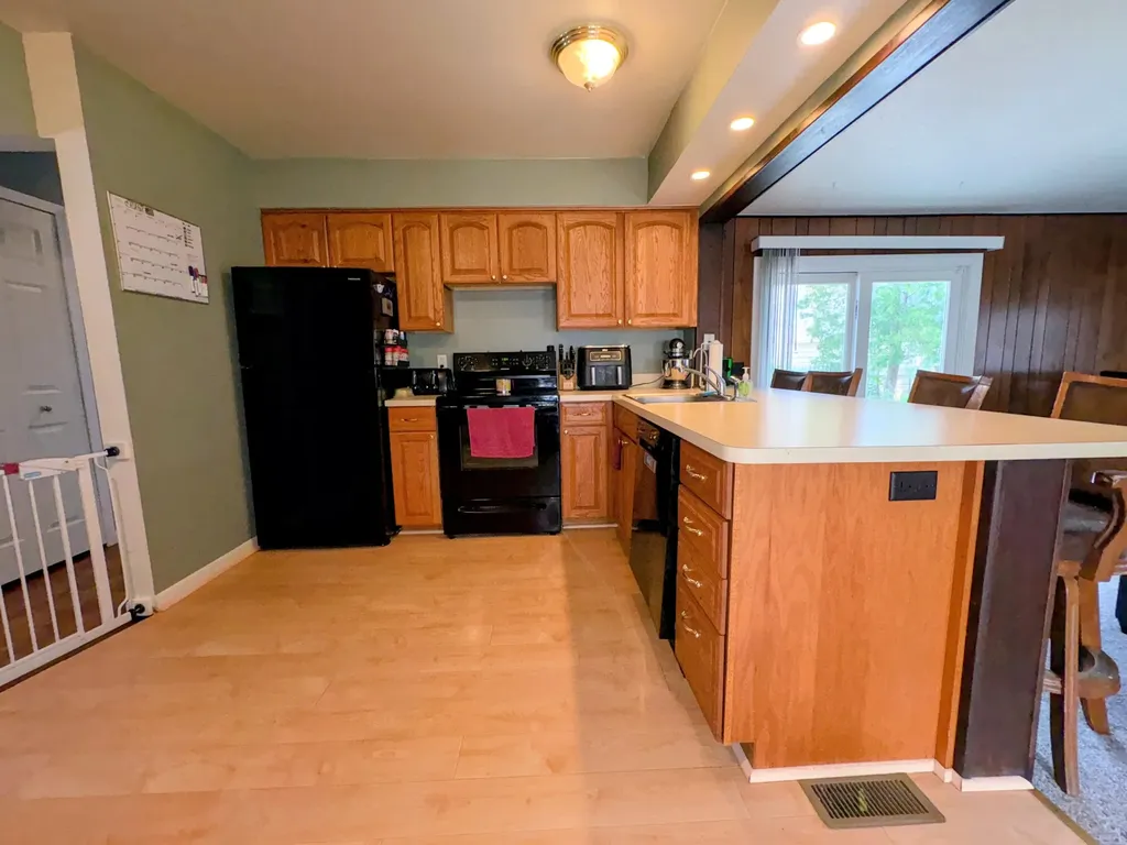 1577 S Dowling Street Westland City MI 48186