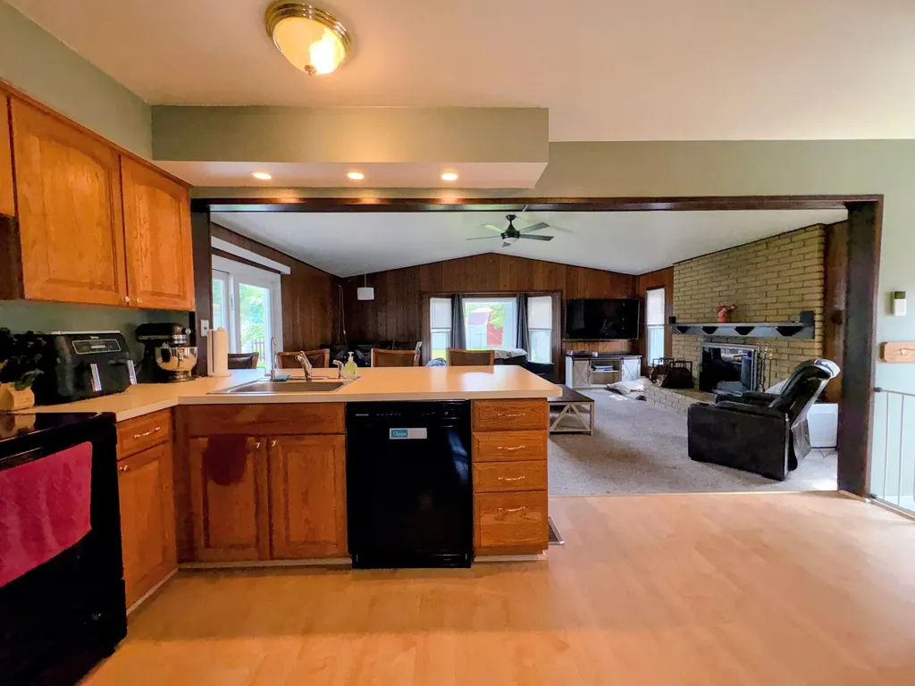 1577 S Dowling Street Westland City MI 48186