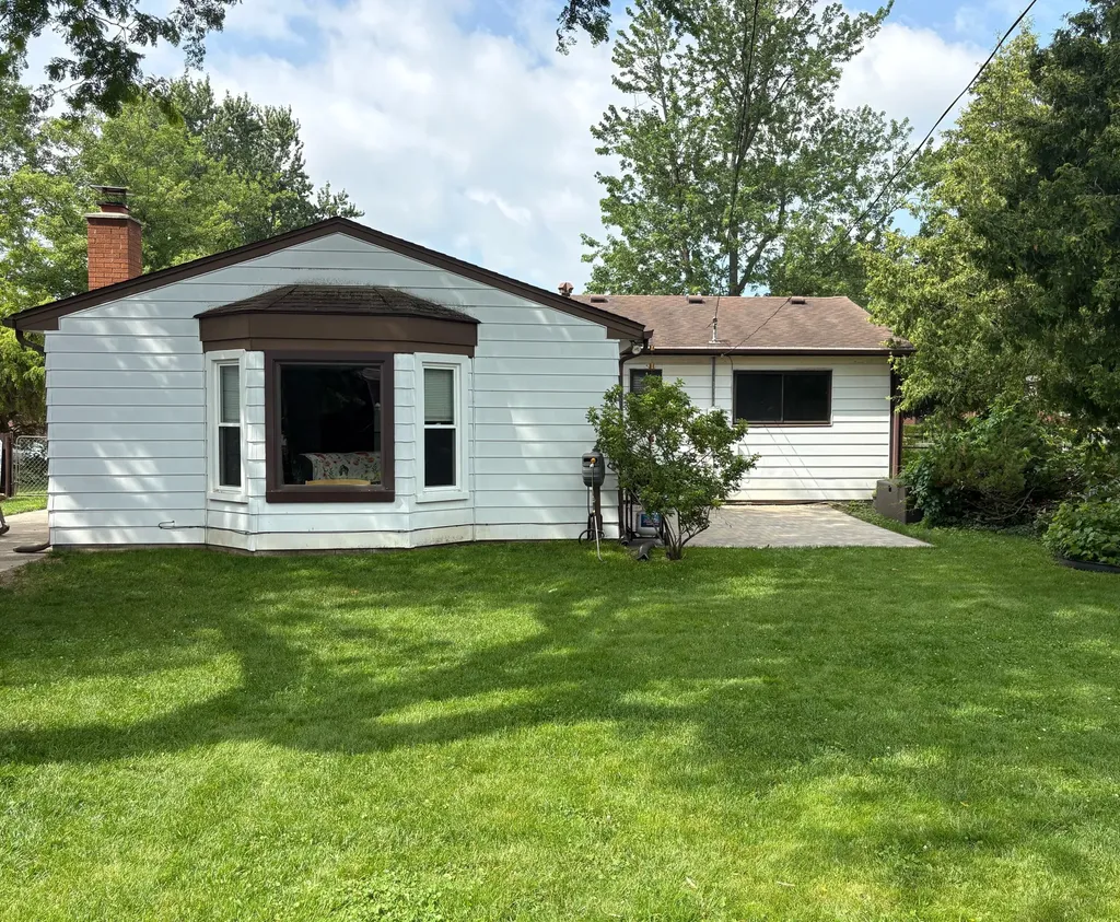 1577 S Dowling Street Westland City MI 48186