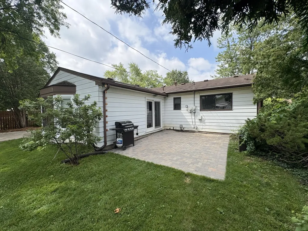 1577 S Dowling Street Westland City MI 48186