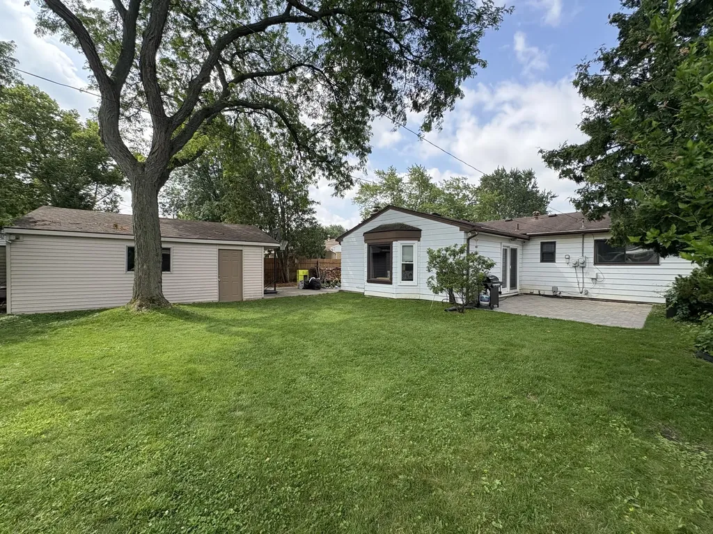 1577 S Dowling Street Westland City MI 48186