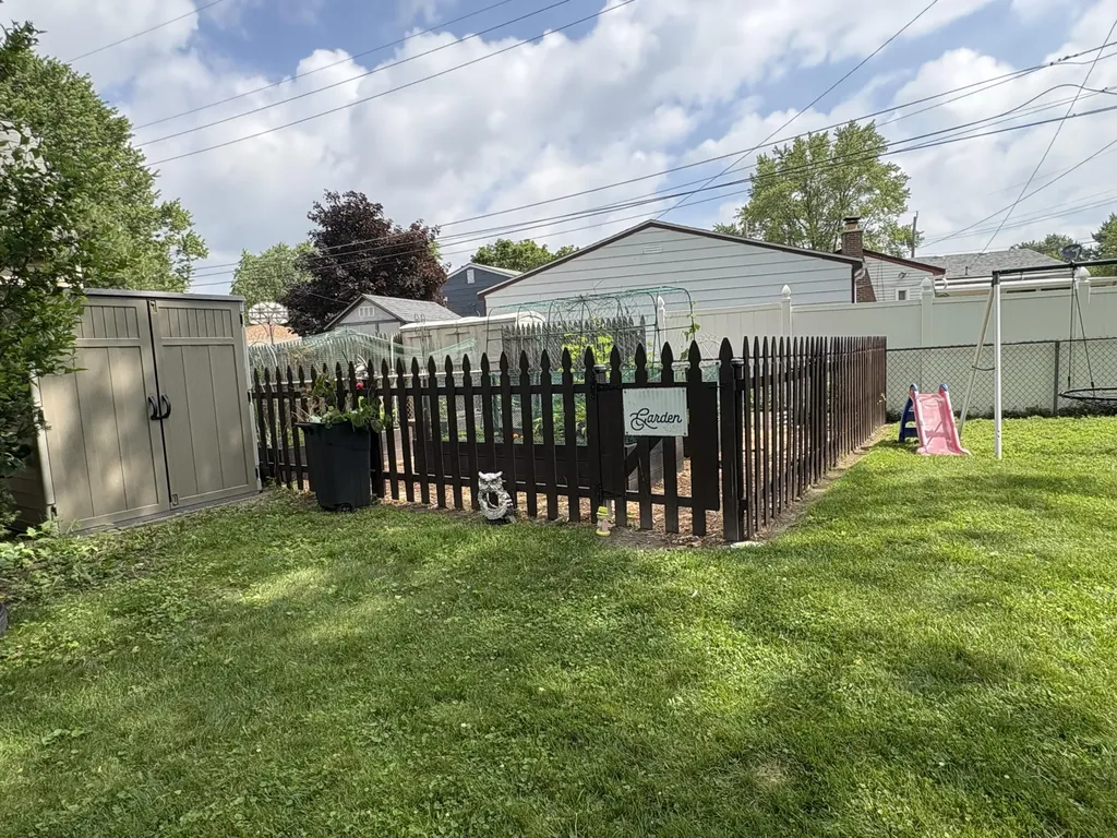 1577 S Dowling Street Westland City MI 48186