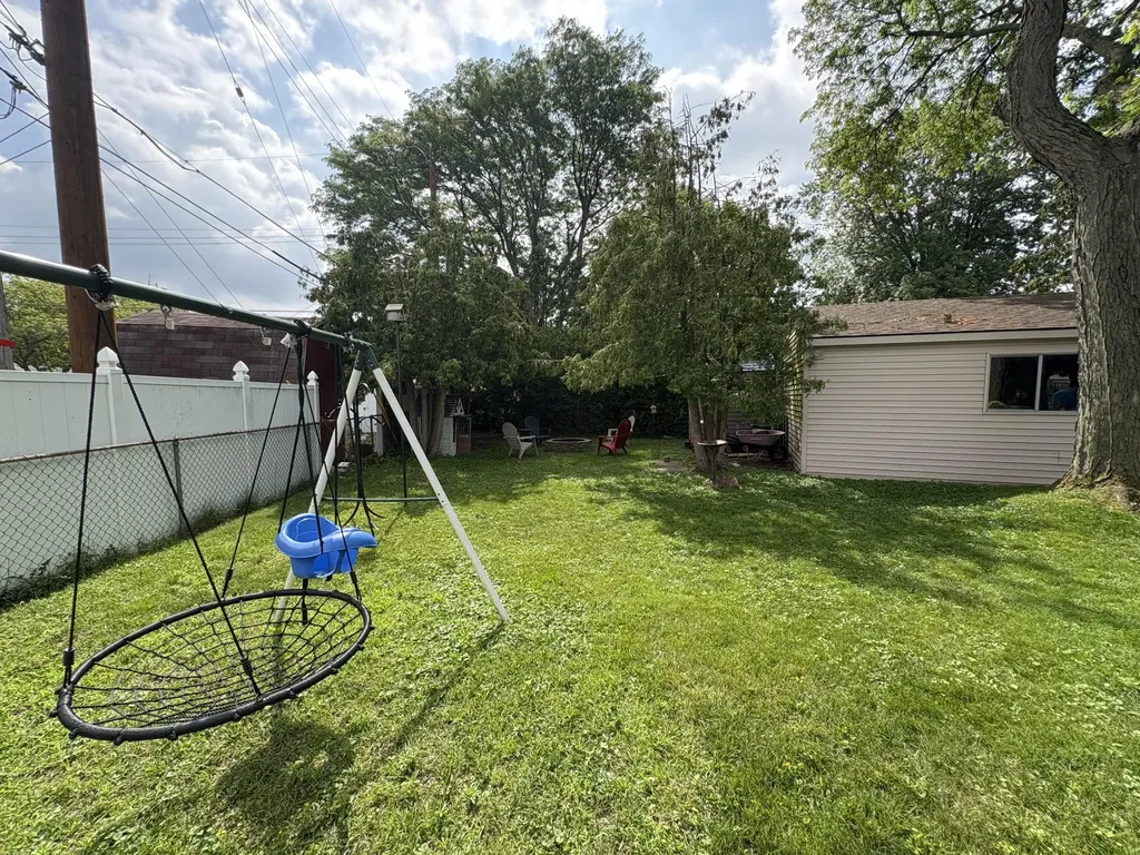 1577 S Dowling Street Westland City MI 48186
