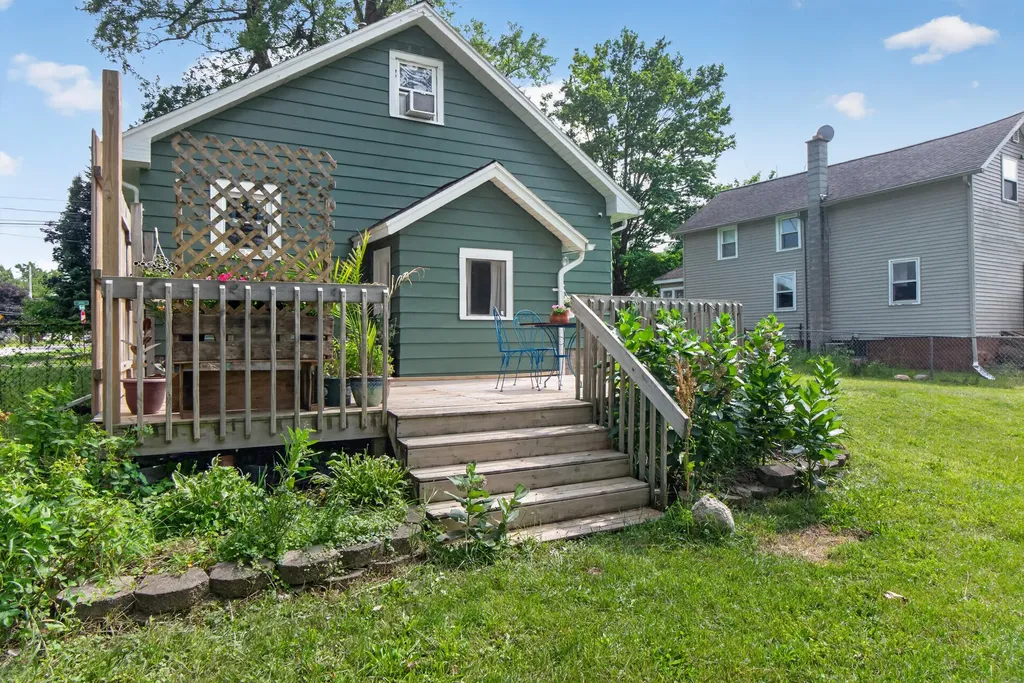 302 Hill Street Jackson City MI 49202
