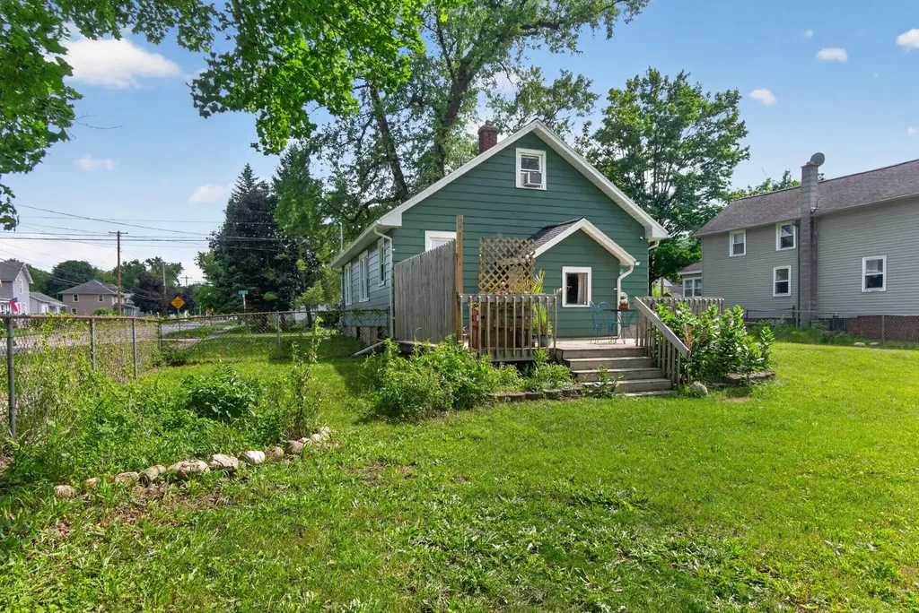 302 Hill Street Jackson City MI 49202