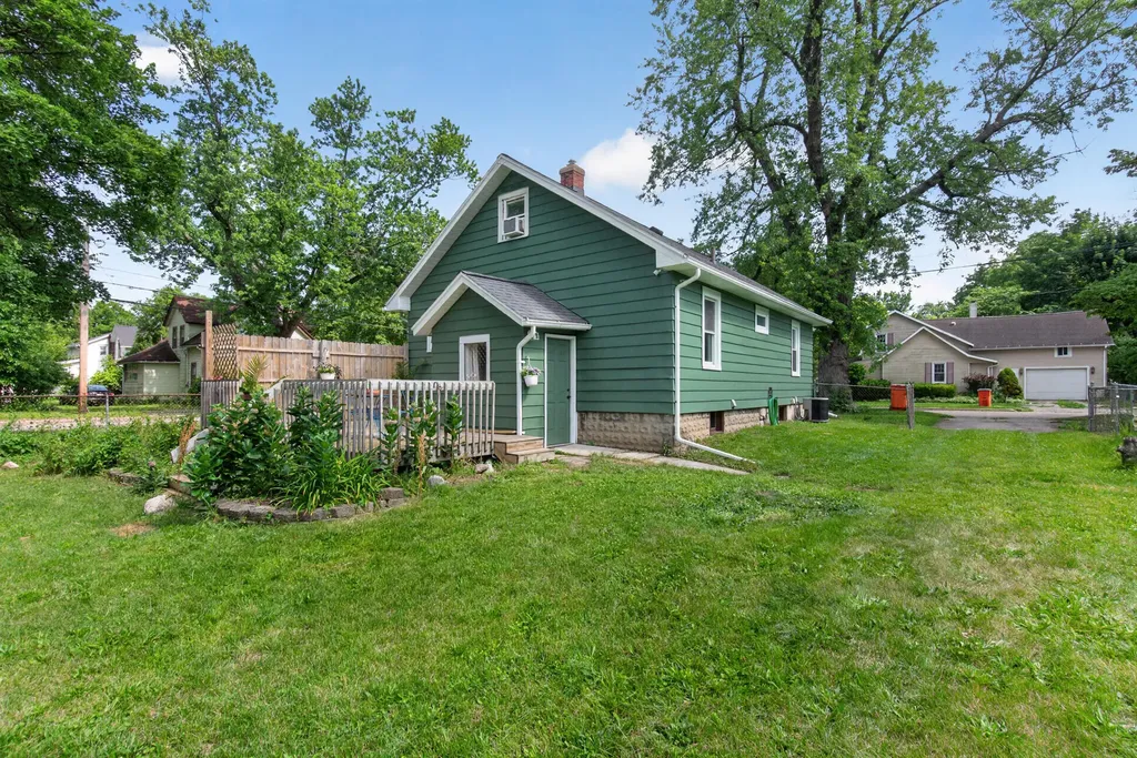 302 Hill Street Jackson City MI 49202