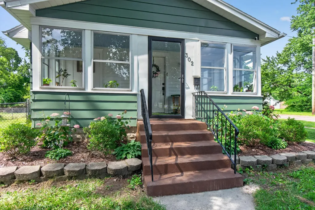302 Hill Street Jackson City MI 49202