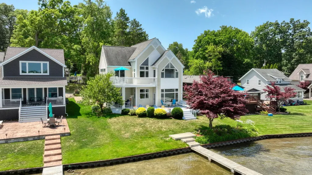 413 Oakwood Avenue Columbia Township MI 49234