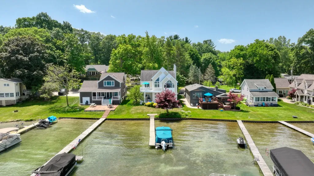 413 Oakwood Avenue Columbia Township MI 49234