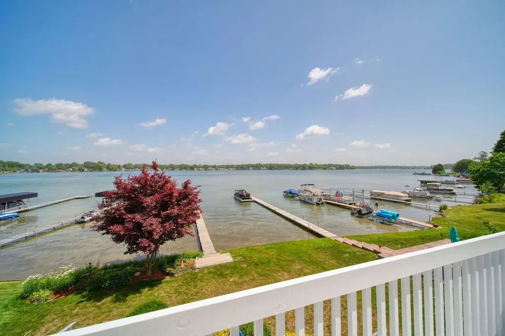413 Oakwood Avenue Columbia Township MI 49234