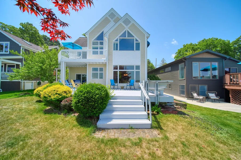 413 Oakwood Avenue Columbia Township MI 49234