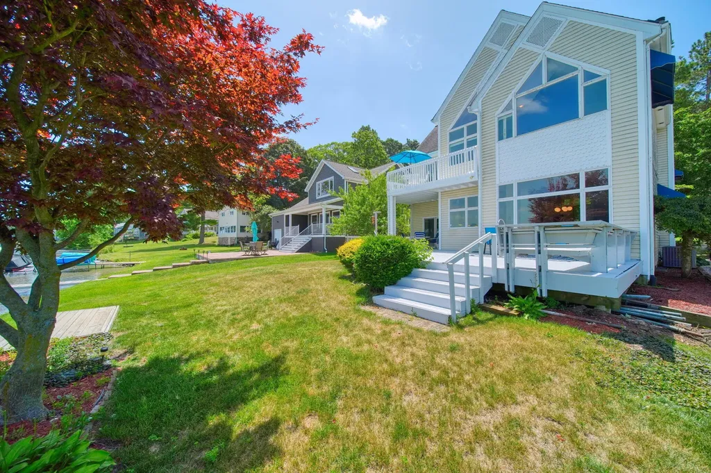 413 Oakwood Avenue Columbia Township MI 49234