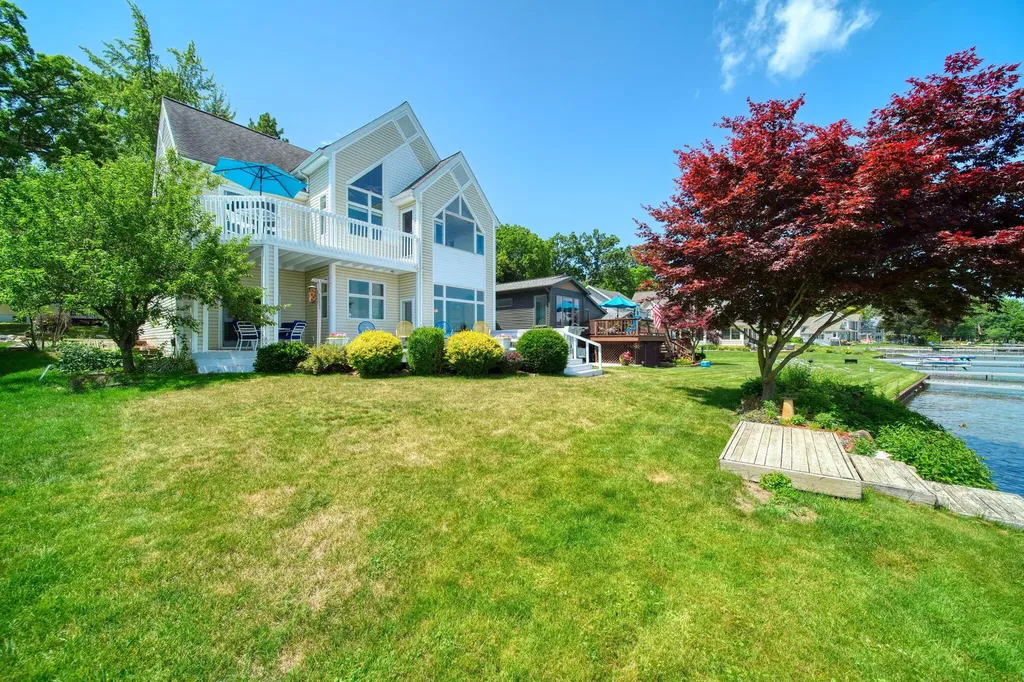 413 Oakwood Avenue Columbia Township MI 49234