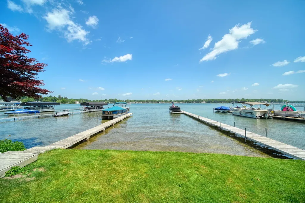 413 Oakwood Avenue Columbia Township MI 49234