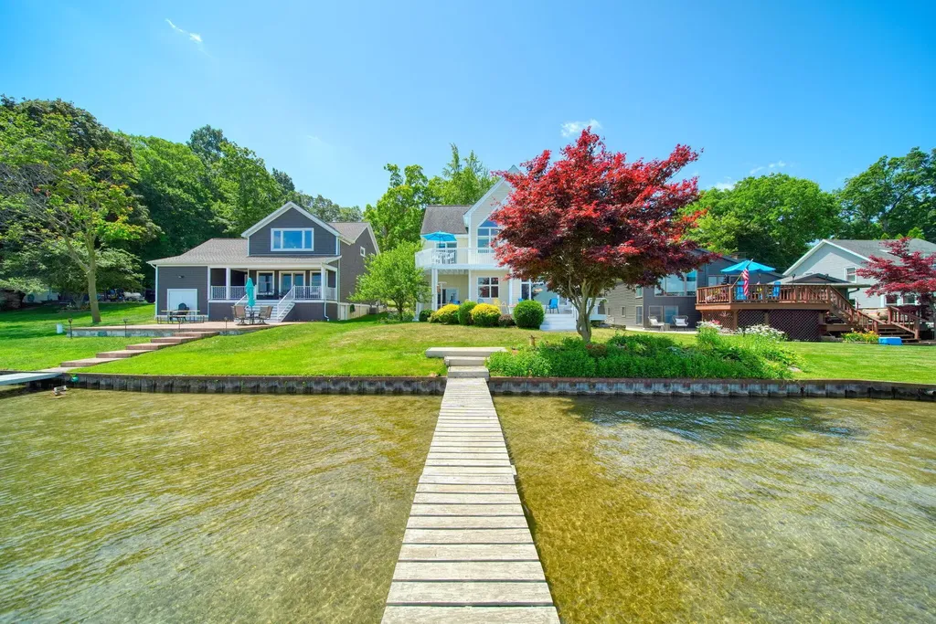 413 Oakwood Avenue Columbia Township MI 49234