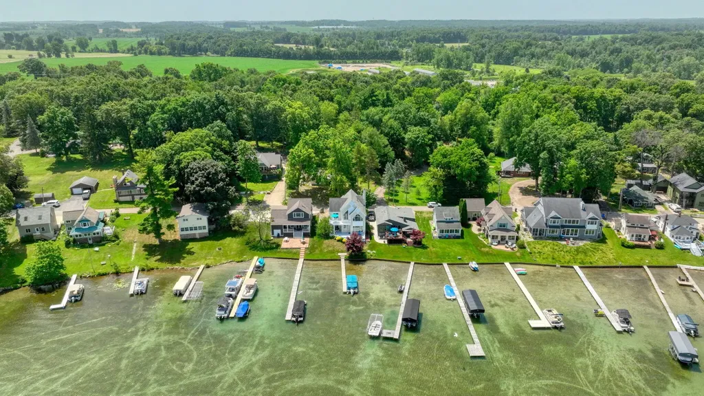 413 Oakwood Avenue Columbia Township MI 49234