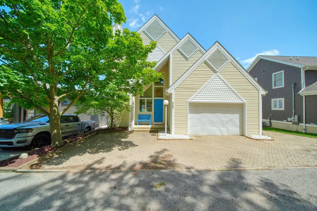 413 Oakwood Avenue Columbia Township MI 49234