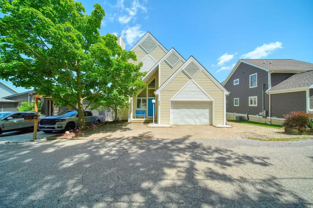 413 Oakwood Avenue Columbia Township MI 49234