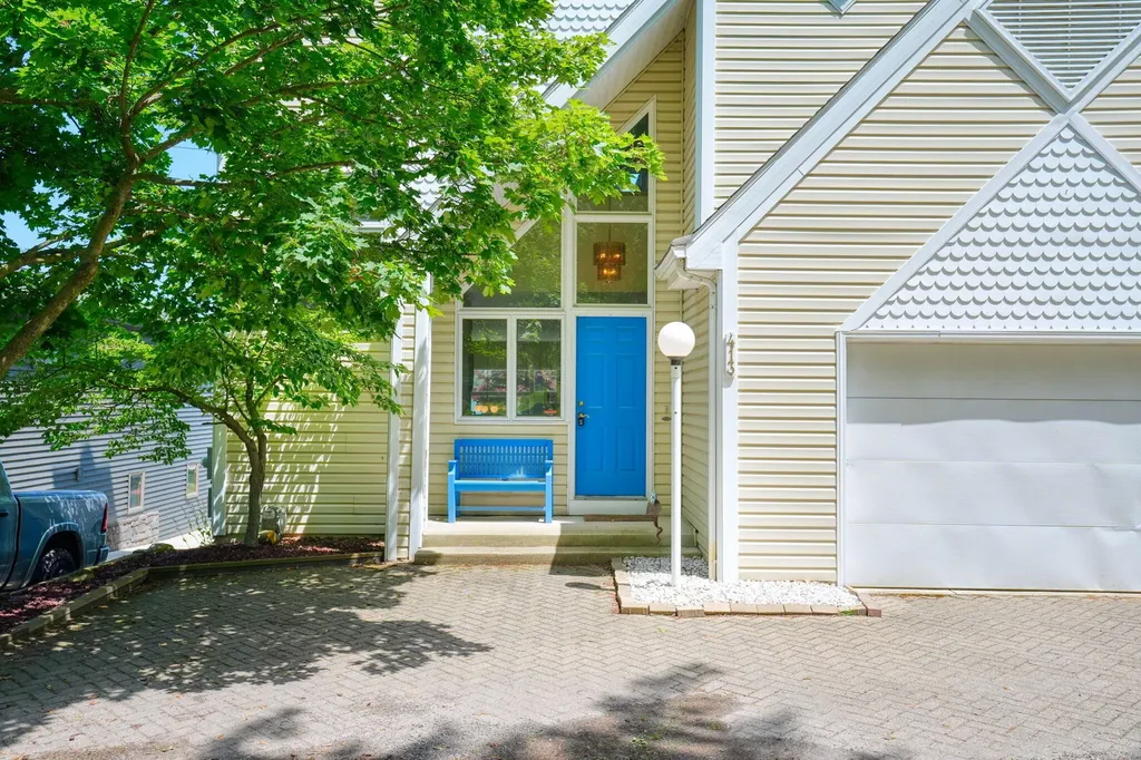 413 Oakwood Avenue Columbia Township MI 49234
