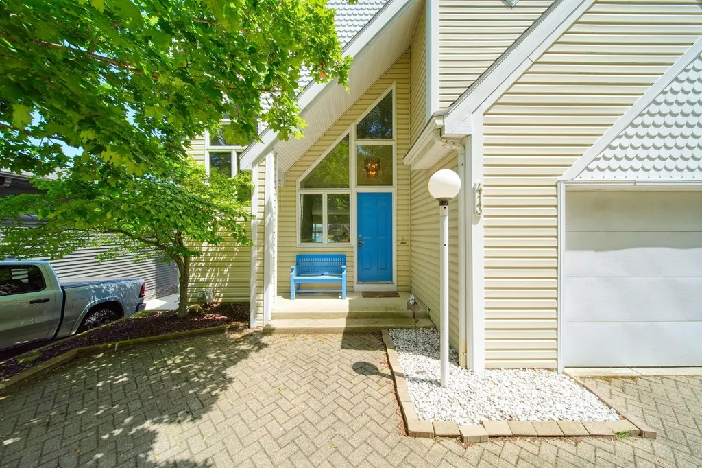 413 Oakwood Avenue Columbia Township MI 49234