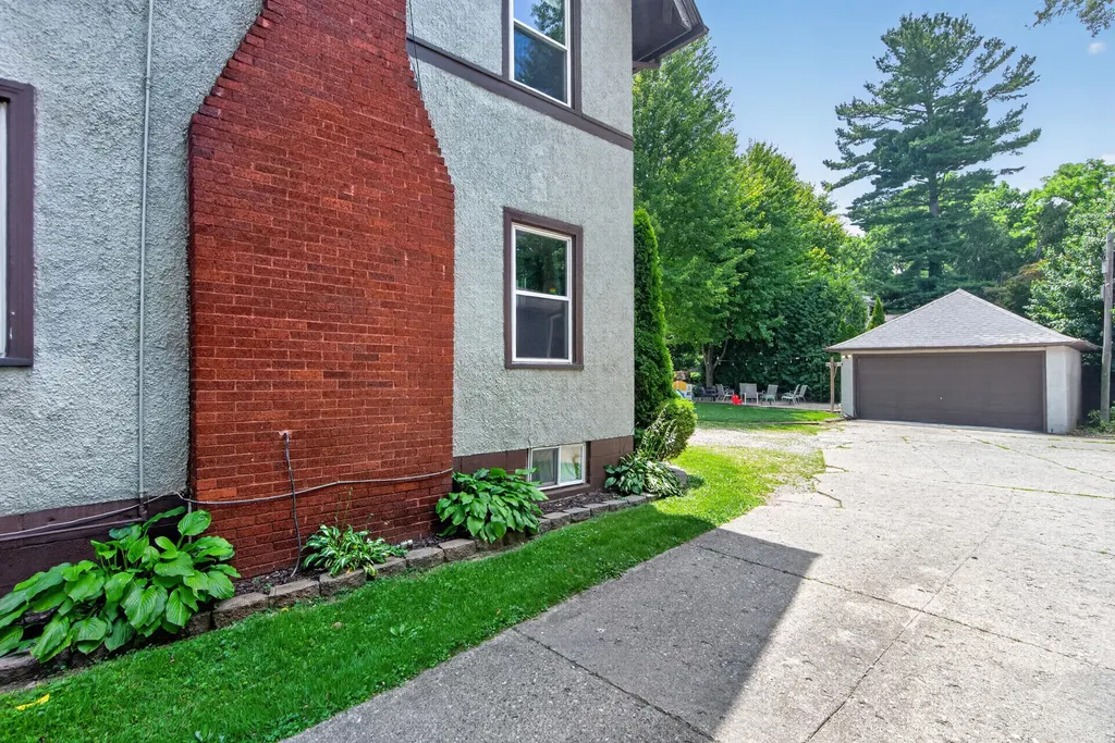 1046 Fourth Street Jackson City MI 49203