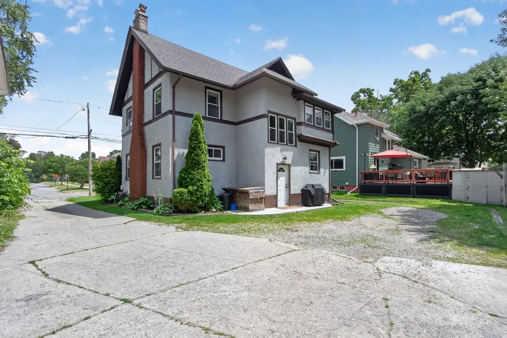 1046 Fourth Street Jackson City MI 49203