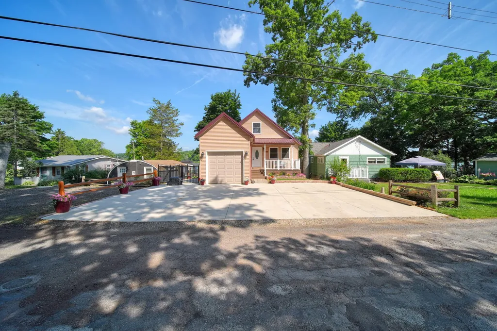 652 Swains Lake Drive Pulaski Township MI 49237