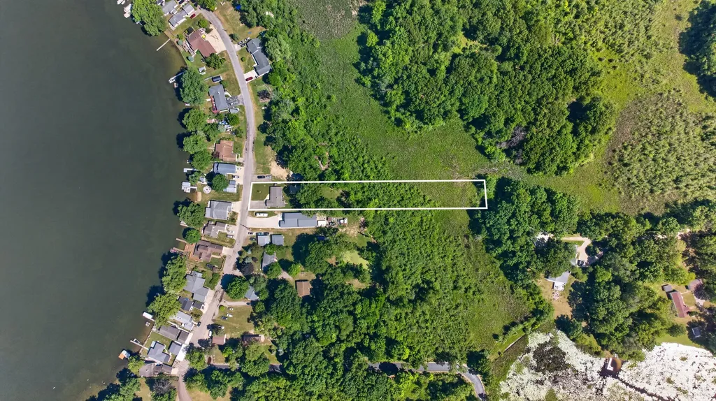 569 Round Lake Drive Leoni Township MI 49254
