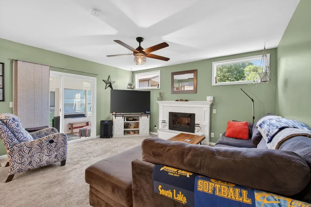 569 Round Lake Drive Leoni Township MI 49254