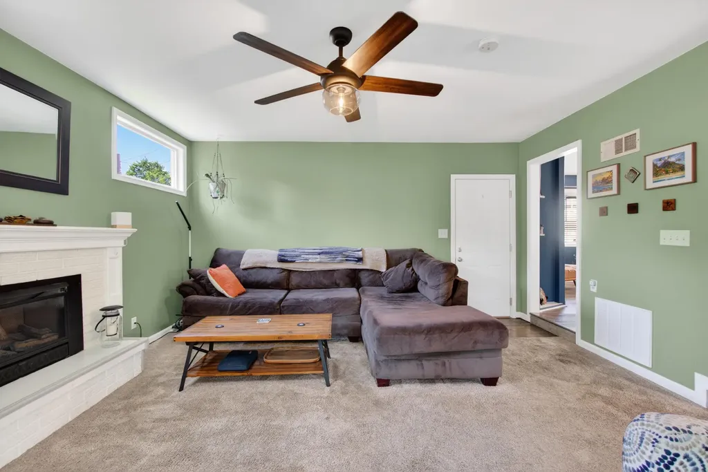 569 Round Lake Drive Leoni Township MI 49254