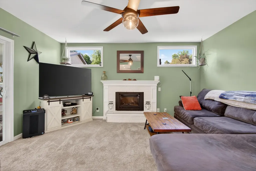 569 Round Lake Drive Leoni Township MI 49254