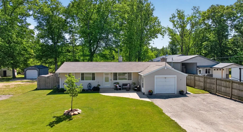 569 Round Lake Drive Leoni Township MI 49254