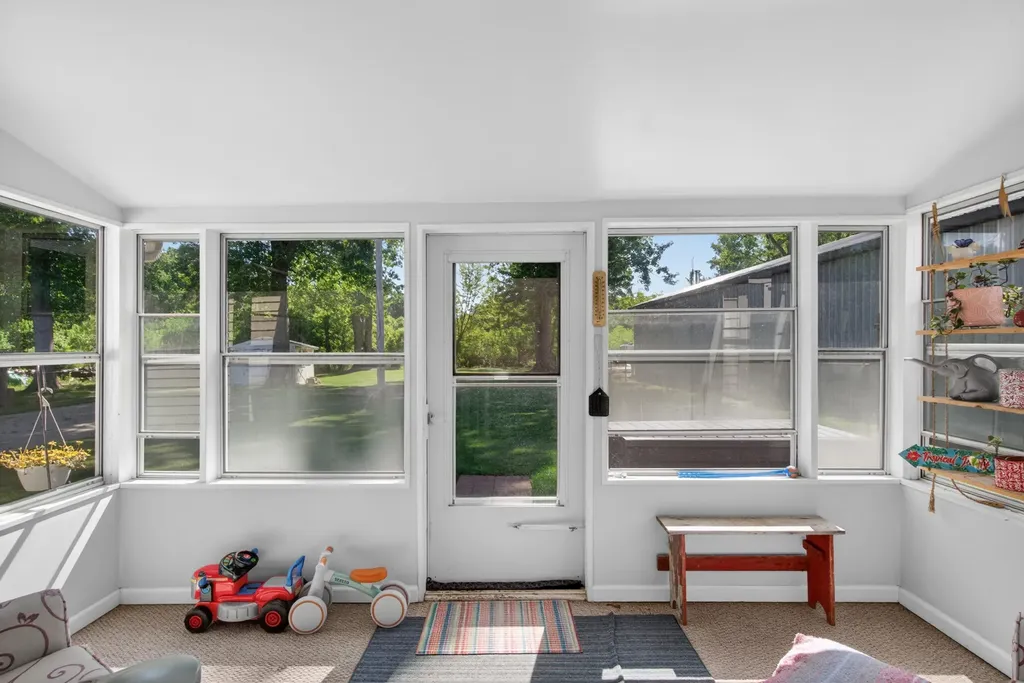 569 Round Lake Drive Leoni Township MI 49254