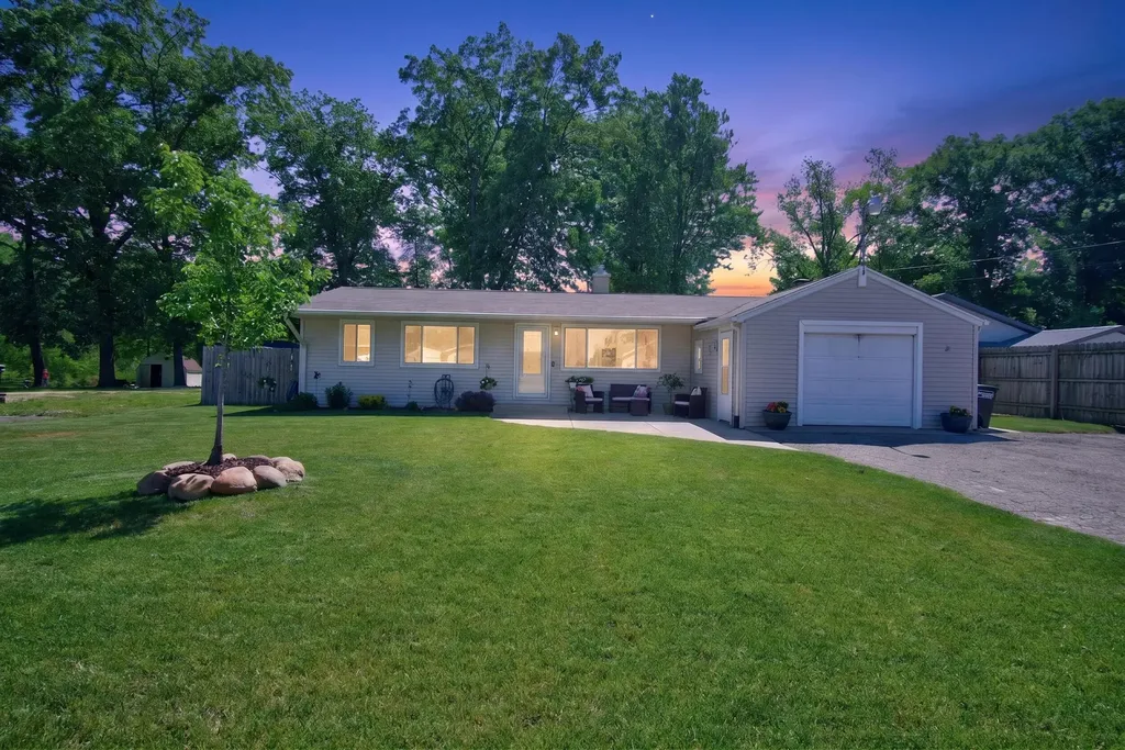 569 Round Lake Drive Leoni Township MI 49254