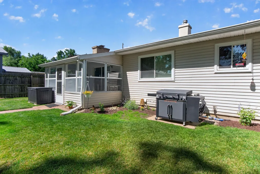 569 Round Lake Drive Leoni Township MI 49254
