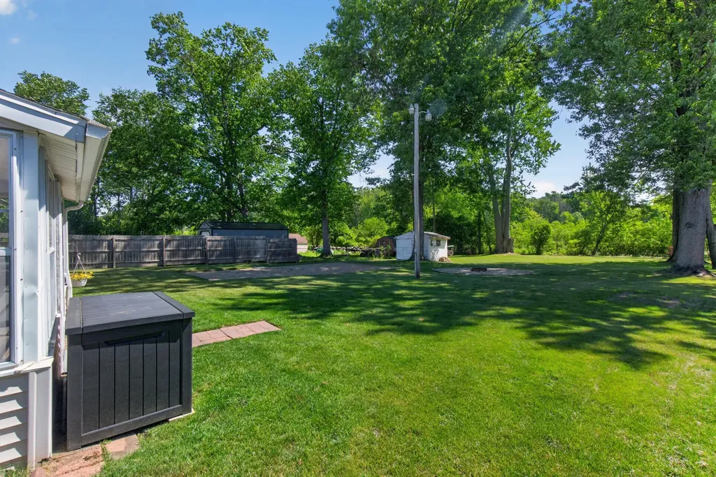569 Round Lake Drive Leoni Township MI 49254