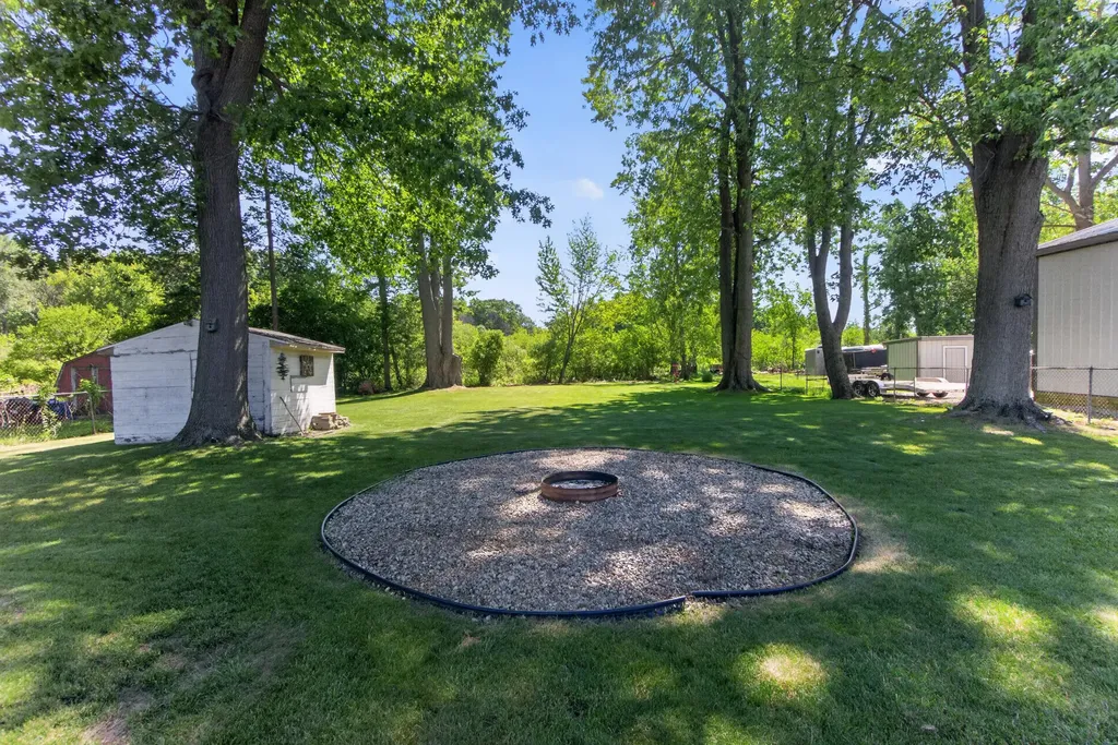 569 Round Lake Drive Leoni Township MI 49254