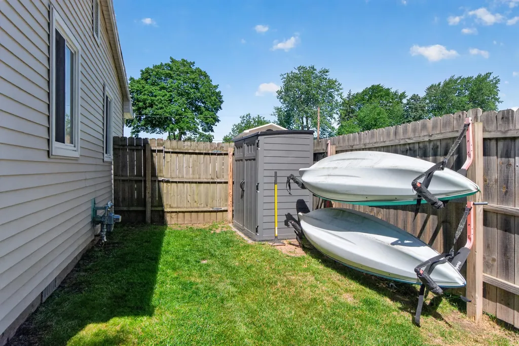 569 Round Lake Drive Leoni Township MI 49254