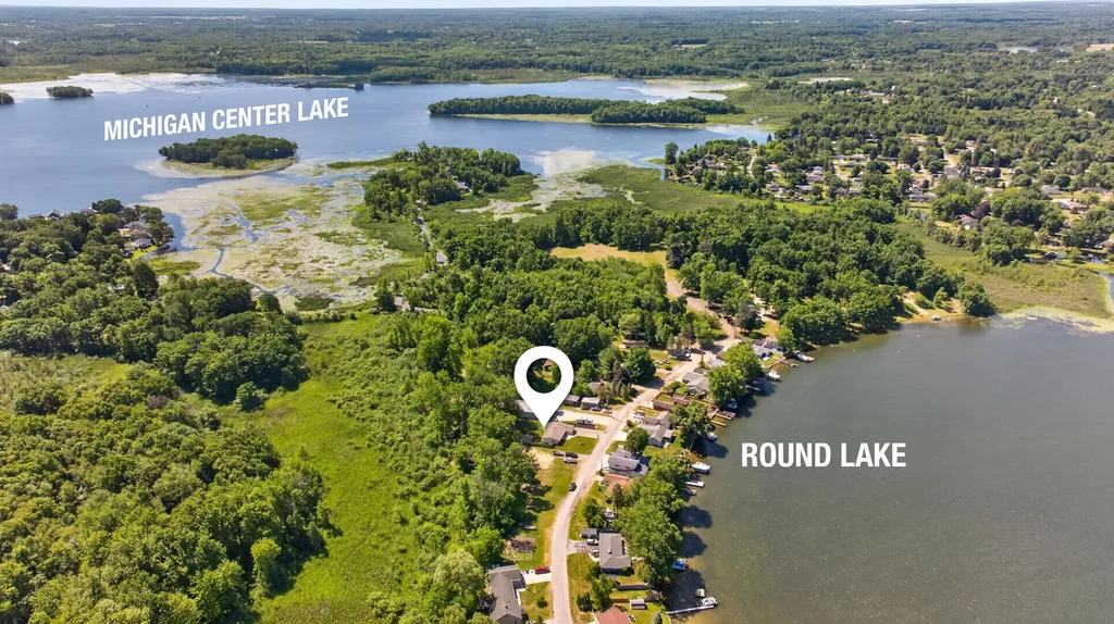 569 Round Lake Drive Leoni Township MI 49254