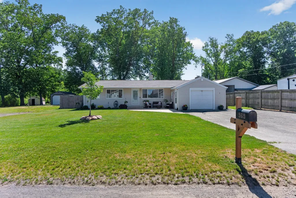 569 Round Lake Drive Leoni Township MI 49254