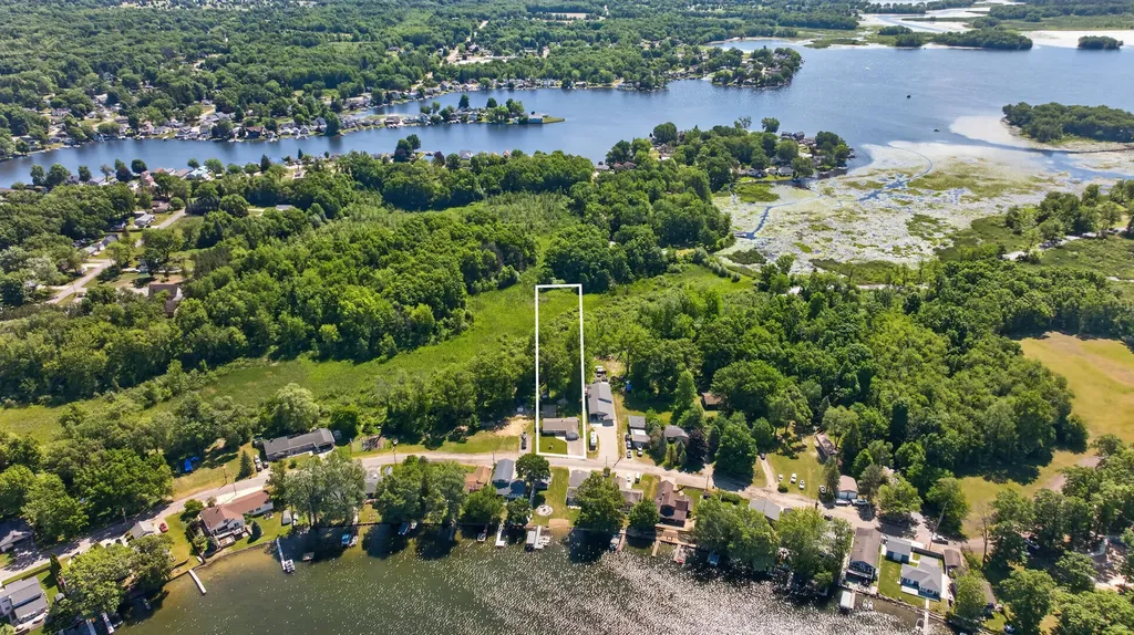 569 Round Lake Drive Leoni Township MI 49254