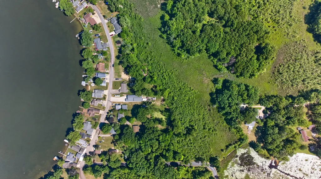 569 Round Lake Drive Leoni Township MI 49254