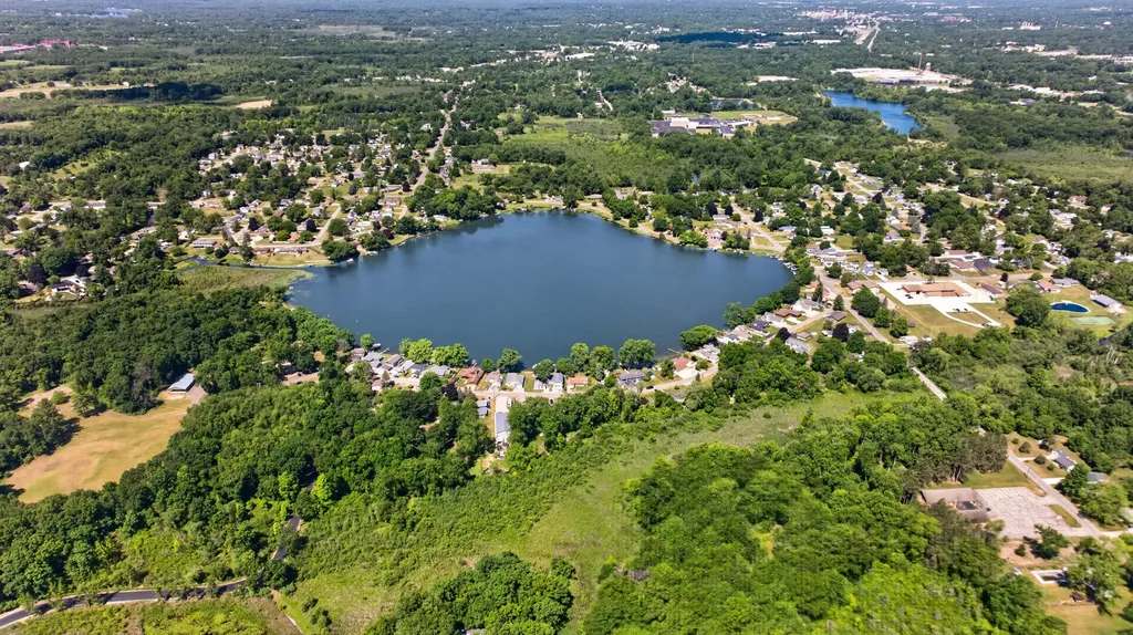 569 Round Lake Drive Leoni Township MI 49254