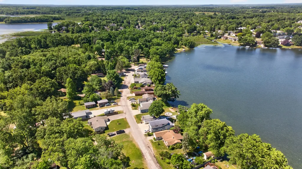 569 Round Lake Drive Leoni Township MI 49254