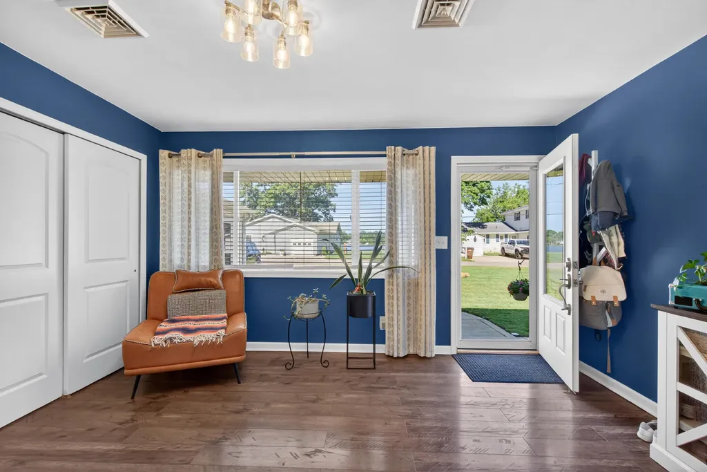569 Round Lake Drive Leoni Township MI 49254