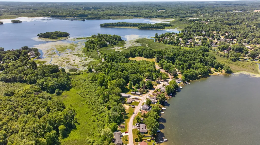 569 Round Lake Drive Leoni Township MI 49254