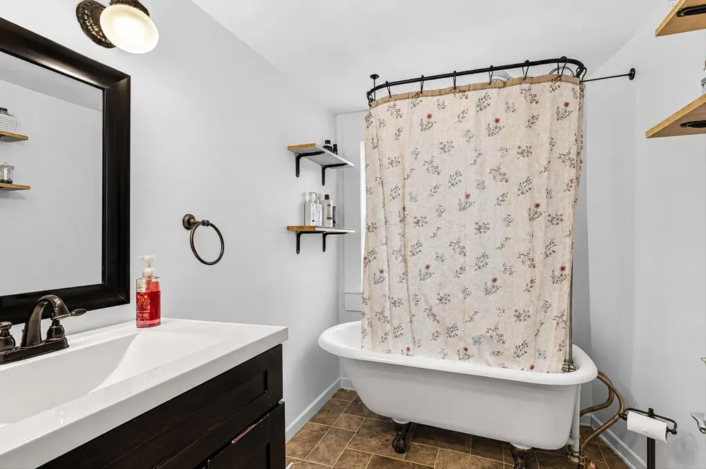 628 Ellery Avenue Jackson City MI 49202