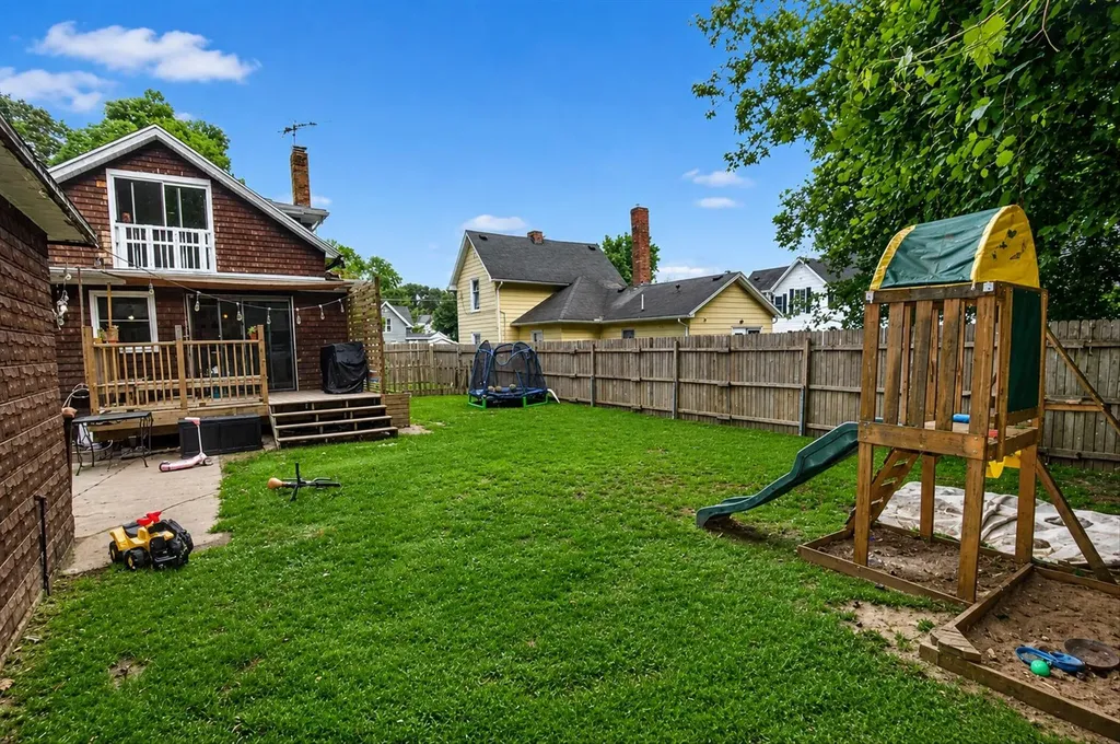 628 Ellery Avenue Jackson City MI 49202