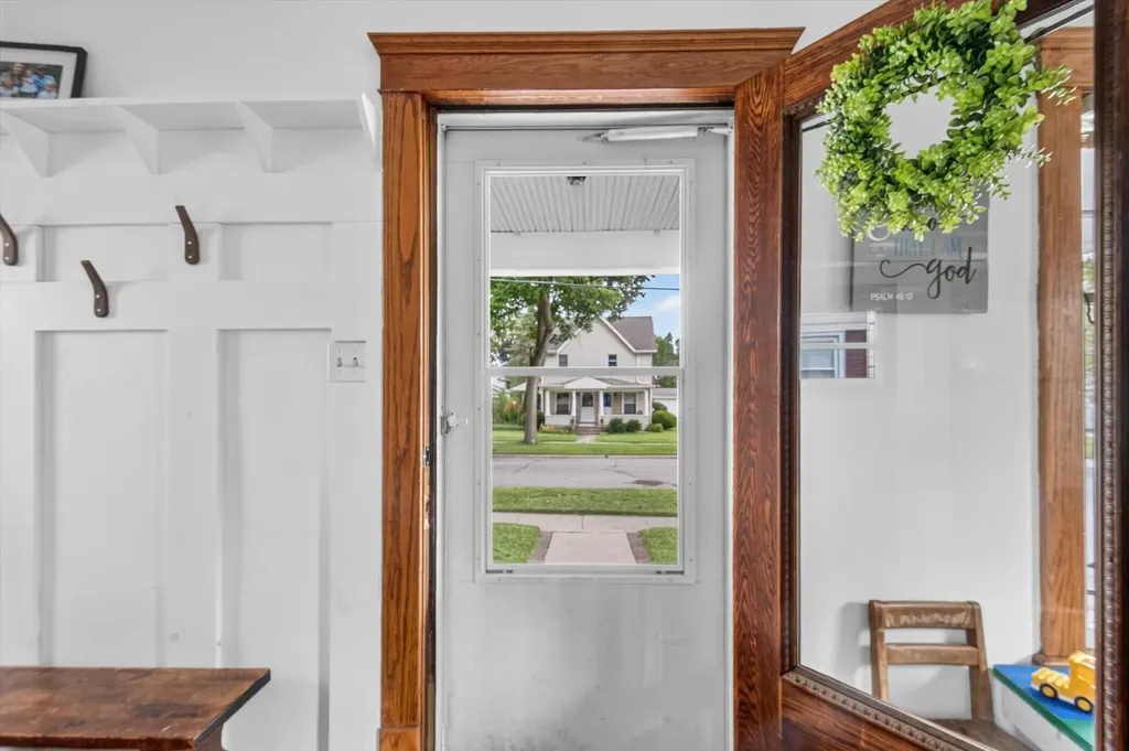 628 Ellery Avenue Jackson City MI 49202