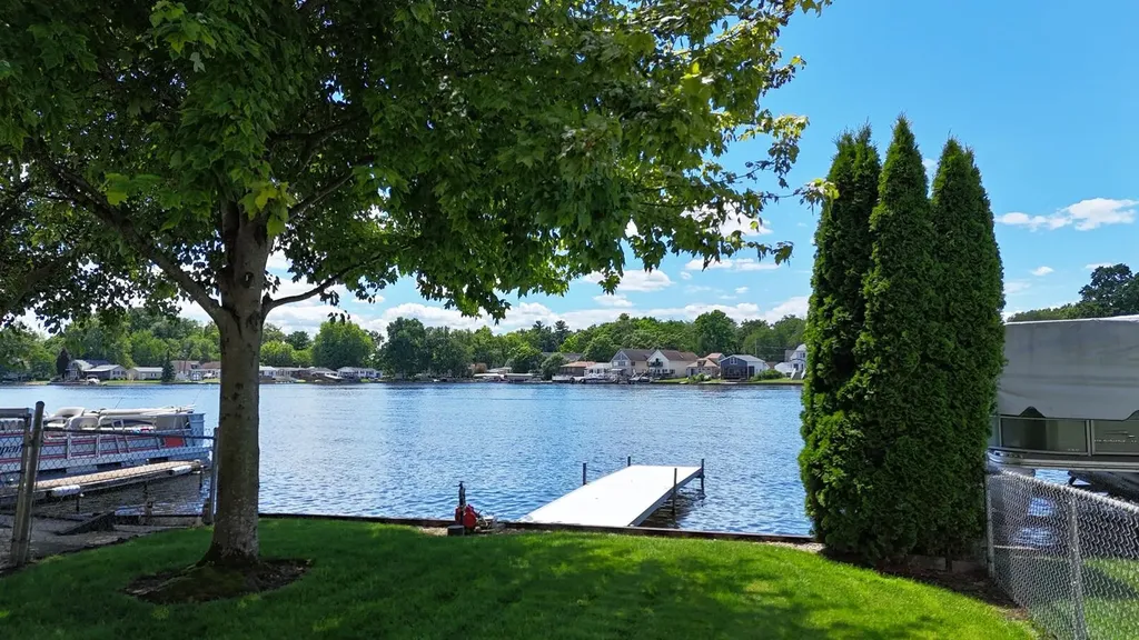 230 Duryeas Point Leoni Township MI 49254